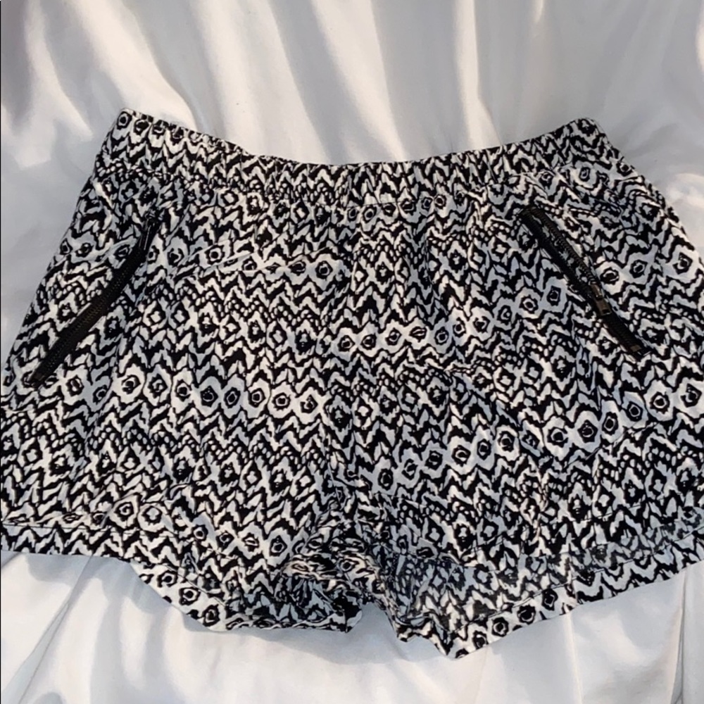 Black & white tribal print shorts